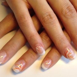 Beauty Vision - Klassische Maniküre mit Gelnägeln