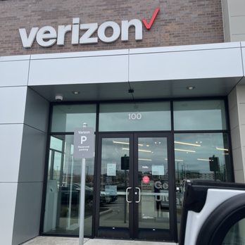 Verizon - Classic "I don't give a sh@@" customer service. - Mobile Phones Near Me - Oak Creek, Wisconsin Verizon - Classic "I don't give a sh@@" customer service. - Mobile Phones Near Me - Oak Creek, Wisconsin