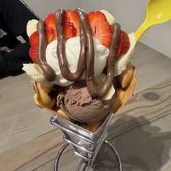 Bubble Egg - Original Bubble Waffle with 2 Scoop Ice Cream