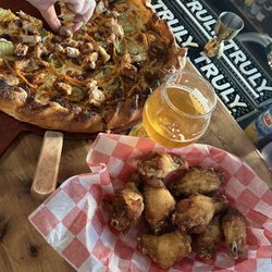 Northside Drafthouse & Eatery - Chicken Wings pizza