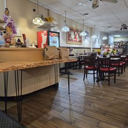 Reuan Thai Restaurant - Dining area