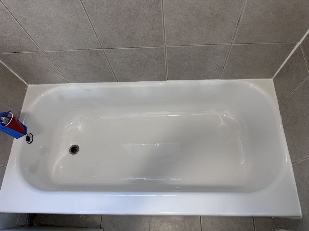 Slide of Handywolf Bathtub reglazing