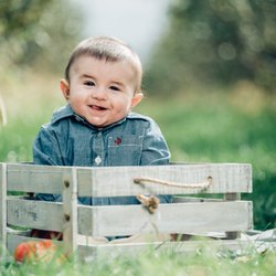Kyle Cleveland Photo - Family photos by Kyle Cleveland Photo at Wilsons Apple Orchard in Iowa City, Iowa