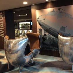 Holiday Inn - Aviator Bar