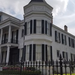 New Orleans Architecture Tours - A Victorian-style addition to Greek-revival house.
