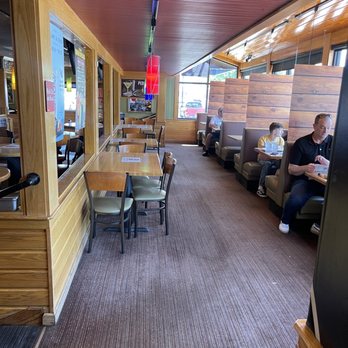 Applebee's Grill + Bar - the dining area - American Near Me - Anderson, Indiana
