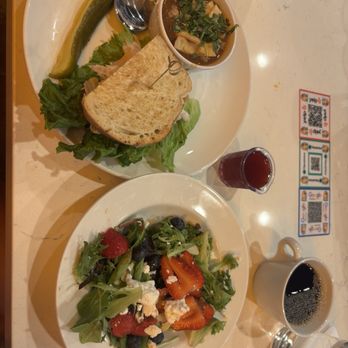 Broken Yolk Cafe - Turkey sandwich combo berry salad - Cafes Near Me - Palm Springs, California