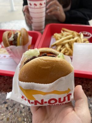 In-N-Out Burger by null