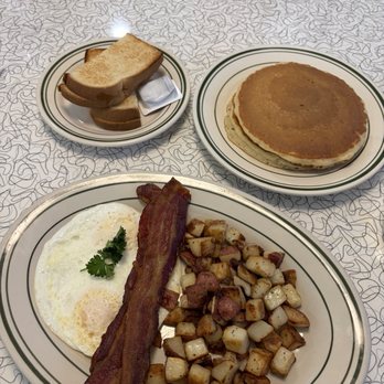 Daytrip Diner - Eggs over medium with potatoes, bacon, toast and pancakes - Diners Near Me - Grapevine, Texas