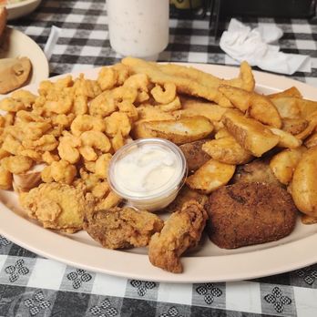 Blackie’s Seafood Restaurant - a plate of fried food - Seafood Near Me - Lockport, Louisiana Blackie’s Seafood Restaurant - a plate of fried food - Seafood Near Me - Lockport, Louisiana
