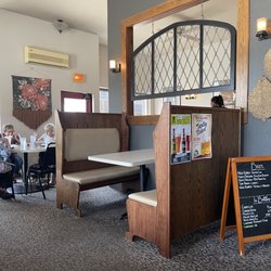 Christianos Pizza - Nice booth settings.