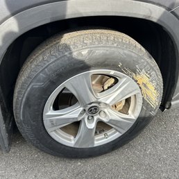 Homie forgot my cap and my new tire was stained .....like an old tire .... Homie forgot my cap and my new tire was stained .....like an old tire ....