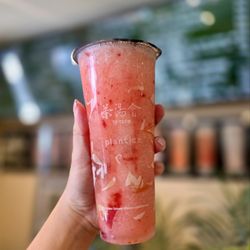 TP TEA - Seasonal Lychee Rose slush w/ Jasmine Tea Jelly. 荔紅玫瑰冰沙