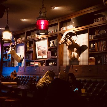 Stag Bar + Kitchen - The patrons here are readers. Enjoy those complementary books! - Pizza Near Me - Newport Beach, California