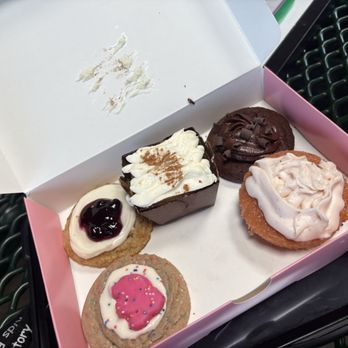 Crumbl - Foothill Ranch - Bakeries Near Me - Lake Forest, California Crumbl - Foothill Ranch - Bakeries Near Me - Lake Forest, California