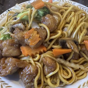 Ming's Garden - Chicken lo mein - Chinese Near Me - Sandusky, Ohio Ming's Garden - Chicken lo mein - Chinese Near Me - Sandusky, Ohio