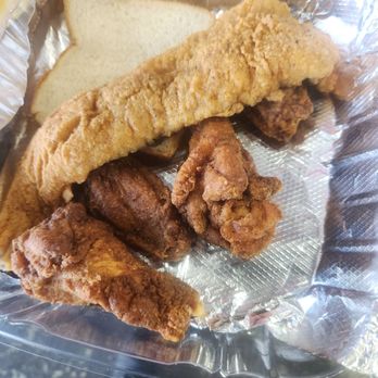 Charde’s Kitchen - Wings and fish - Food Trucks Near Me Charde’s Kitchen - Wings and fish - Food Trucks Near Me