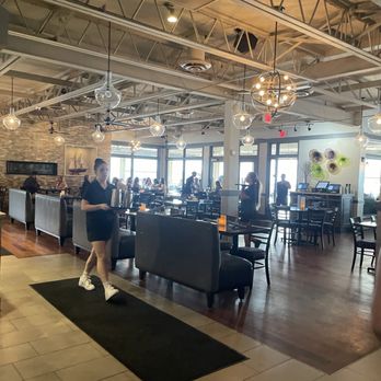 Snug Harbour - Dining area - Seafood Near Me - Mississauga, Ontario