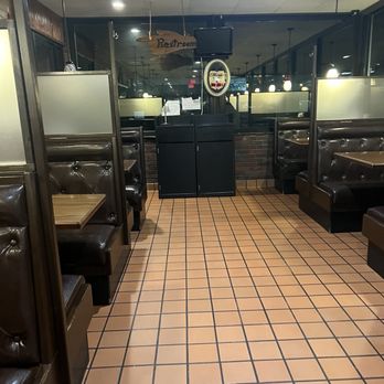 Big Frank's Barbeque & Grill - Seating - Barbeque Near Me - Waterbury, Connecticut Big Frank's Barbeque & Grill - Seating - Barbeque Near Me - Waterbury, Connecticut