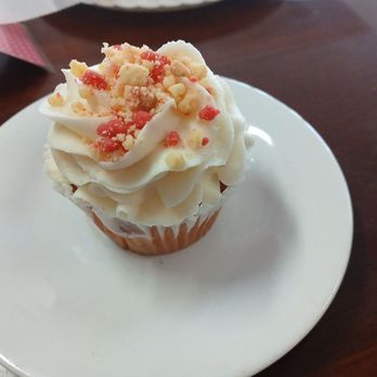 Nutmeg's Cafe - Strawberry shortcake cupcake - New American Near Me - Okeechobee, Florida