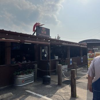 Circle M Crawfish - Outside - Cajun/Creole Near Me - Big Sandy, Texas