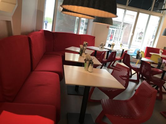 Radisson RED Brussels by null