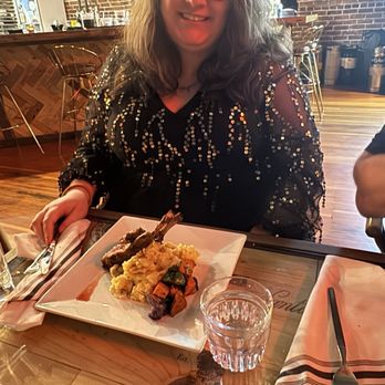 Urban Decanter - American Near Me - Forest Grove, Oregon
