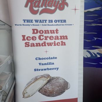 Randy's Donuts - Donuts Near Me - Chula Vista, California