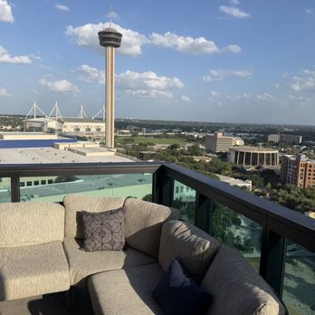 Aleteo - Lounge on the 17th floor with views of the Tower - Mexican Near Me - San Antonio, Texas Aleteo - Lounge on the 17th floor with views of the Tower - Mexican Near Me - San Antonio, Texas