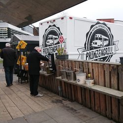 Prinzengrill - Mayo, Ketchup und andere Saucen findet man vor dem Truck