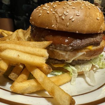 Bob’s Big Boy - Ultimate Big Boy burger - American Near Me - Burbank, California Bob’s Big Boy - Ultimate Big Boy burger - American Near Me - Burbank, California