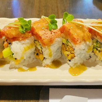 Nakagawa Japanese Restaurant - Déjà vu Roll, $14.95 - 4 Stars - Sushi Bars Near Me - Bothell, Washington