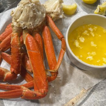 Oyster Bar - 1lb of snow crab on the side with drawn butter and lemons :) - Seafood Near Me - Henderson, Nevada Oyster Bar - 1lb of snow crab on the side with drawn butter and lemons :) - Seafood Near Me - Henderson, Nevada