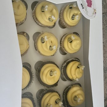 Elegant Impressions Bakery - Nice and secure in the box - Cupcakes Near Me