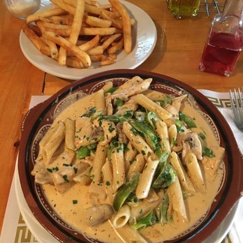 Oliveiras da Serra - Chicken pasta with a creamy mushroom sauce - Portuguese Near Me - Carteret, New Jersey Oliveiras da Serra - Chicken pasta with a creamy mushroom sauce - Portuguese Near Me - Carteret, New Jersey