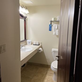 Days Inn - Decent bathroom, with a tub - Hotels Near Me - Athabasca, Alberta