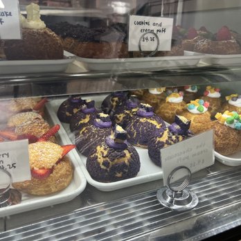 Light on the Sugar - Ube Cheesecake Creampuff - Bakeries Near Me - Winter Park, Florida Light on the Sugar - Ube Cheesecake Creampuff - Bakeries Near Me - Winter Park, Florida