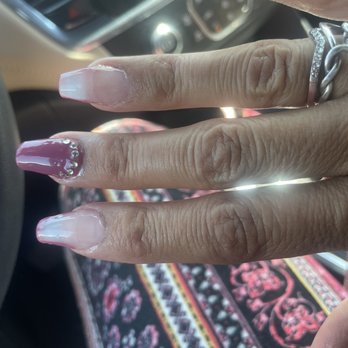 Le Posh Nails & Spa - Nail Salons Near Me - Hesperia, California