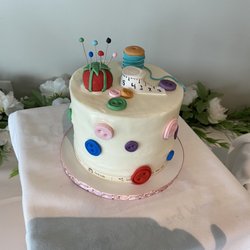 Chasing Custom Cakes - Vanilla Strawberry Cake