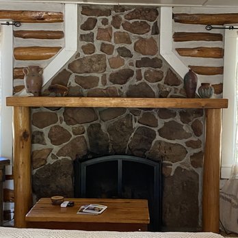 Keithley Pines Historic Cabins - The fireplace. - Vacation Rentals Near Me - Manitou Springs, Colorado