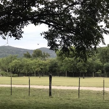 7 Bluff Cabins + RV Park - Hotels Near Me - Concan, Texas