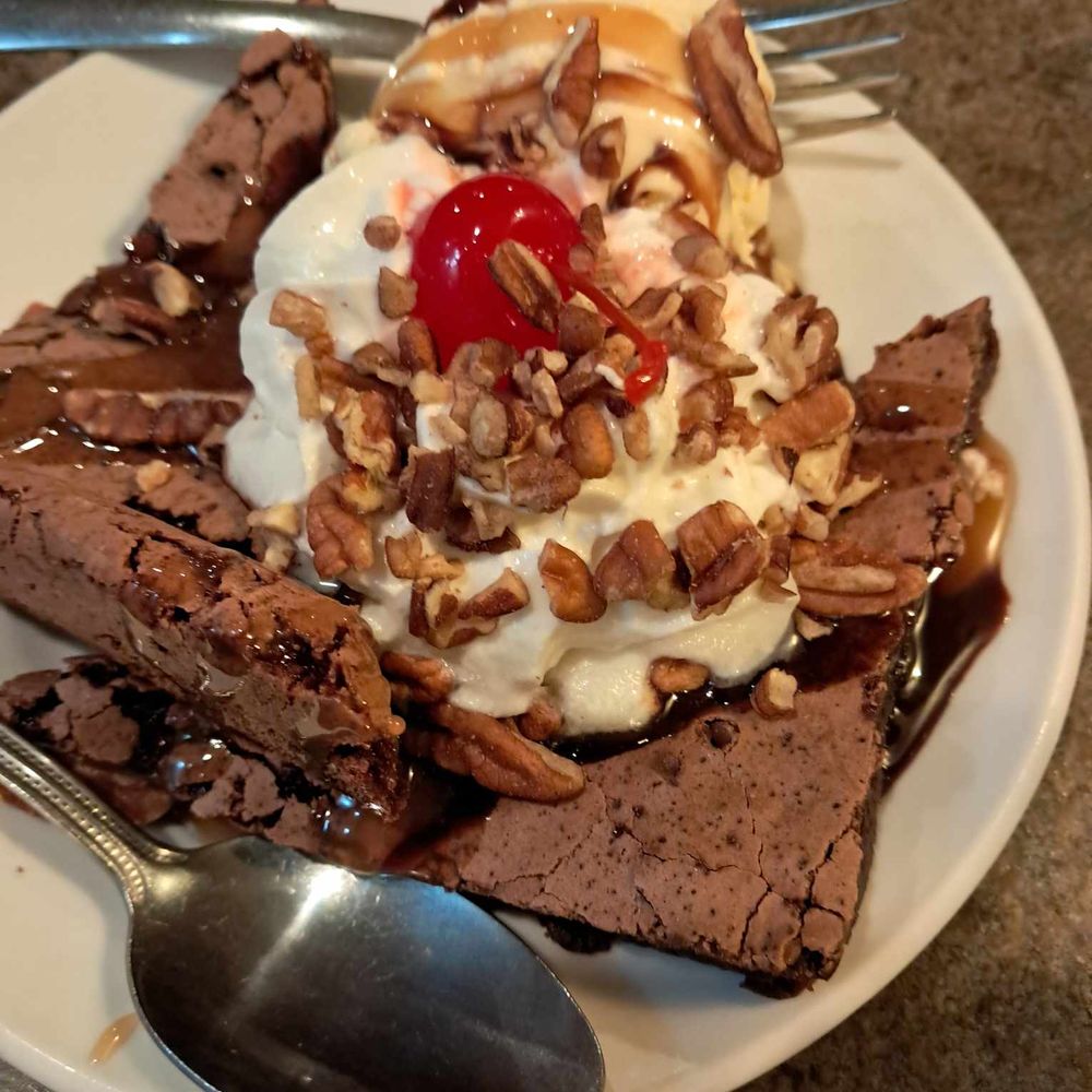 Paul's Place Steakhouse - Gooey Good, might want to share. - Steakhouses Near Me - Shawnee, Oklahoma