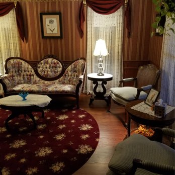 White Pines Estates - Enjoy quiet escape in the White Pines Estate Parlor! - Bed & Breakfast Near Me - Berkeley Springs, West Virginia White Pines Estates - Enjoy quiet escape in the White Pines Estate Parlor! - Bed & Breakfast Near Me - Berkeley Springs, West Virginia