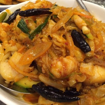 Yu's Mandarin - Combination Noodle Platter with fresh noodles - Chinese Near Me - Schaumburg, Illinois