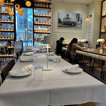 Social Corner- Coal Harbour - Tapas/Small Plates Near Me - Vancouver, British Columbia