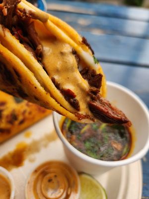 El Viejón Taquería y Mariscos food truck by null