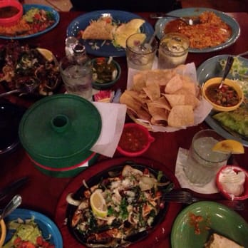 El Bosque Mexican Restaurant - Dinner for four. The Fajitas Pablanas (at bottom (chicken) & also on the left steak)) are delicious! - Mexican Near Me - Spring, Texas