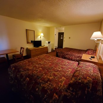 Crossroads Inn - Double Queen Economy - Hotels Near Me - Shelby, Montana Crossroads Inn - Double Queen Economy - Hotels Near Me - Shelby, Montana