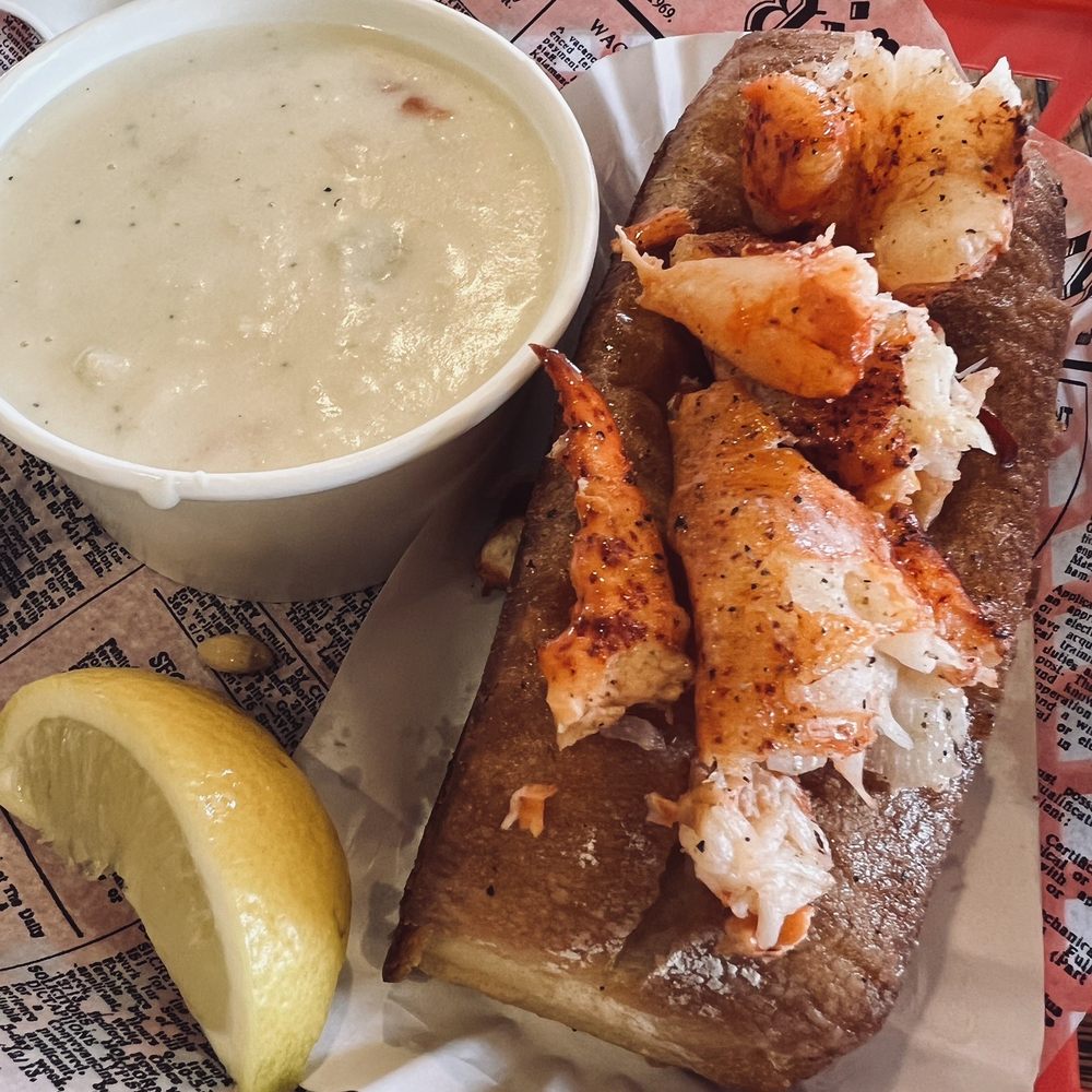 Lobster West - Classic lobster roll with scoop of clam chowder - Seafood Near Me - Encinitas, California Lobster West - Classic lobster roll with scoop of clam chowder - Seafood Near Me - Encinitas, California