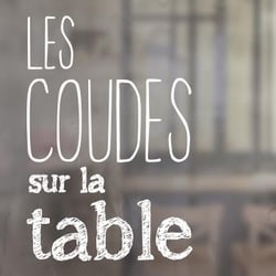 Les Coudes sur la Table
